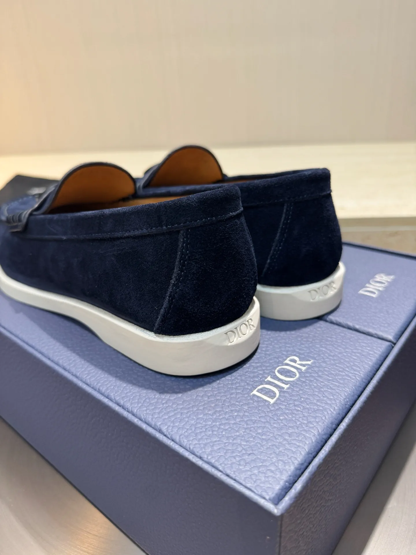 Men's Men's Shoes 💰440 [New Style] 🏃‍♂️🏃‍♂️Dio*Granville Dior - Men's Lace-up Casual Shoes - Original Reproduction Buy the original version and get a one-to-one reproduction. It is a casual dress shoe. Crafted from luxuriously soft navy suede, it features an Oblique printed panel on the upper. The lightweight white rubber sole adds sophistication, with an Oblique pattern engraved on the outsole and branding on the back. Adds elegance to any casual look. Imported cowhide suede + imported cowhide lining + original outsole Size: 39-44 (45 46 customized)